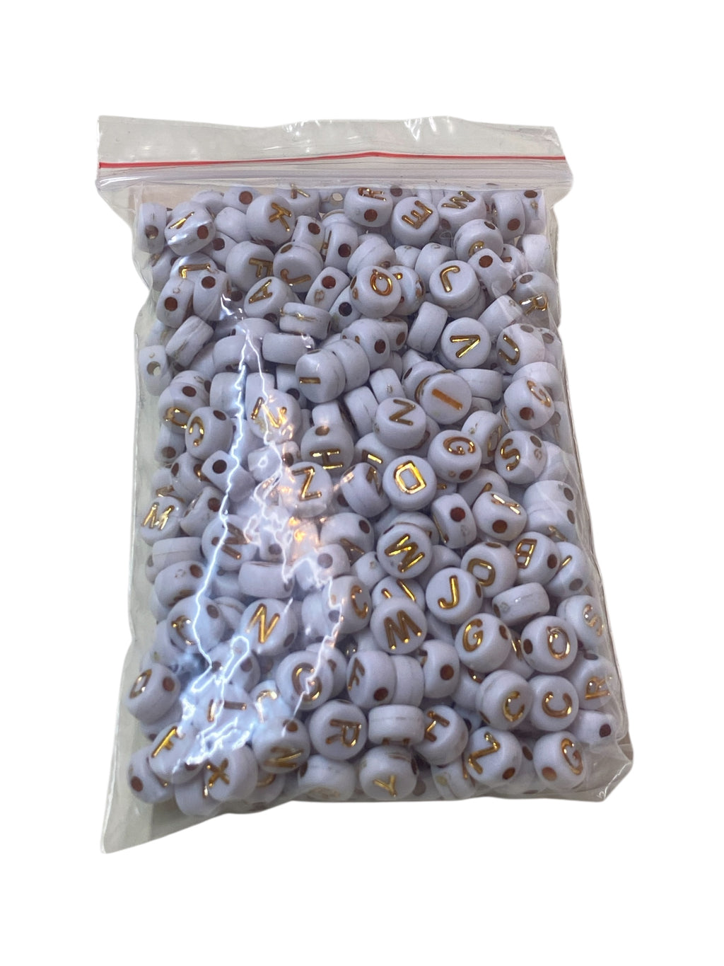 Cuentas de letras blancas con dorada