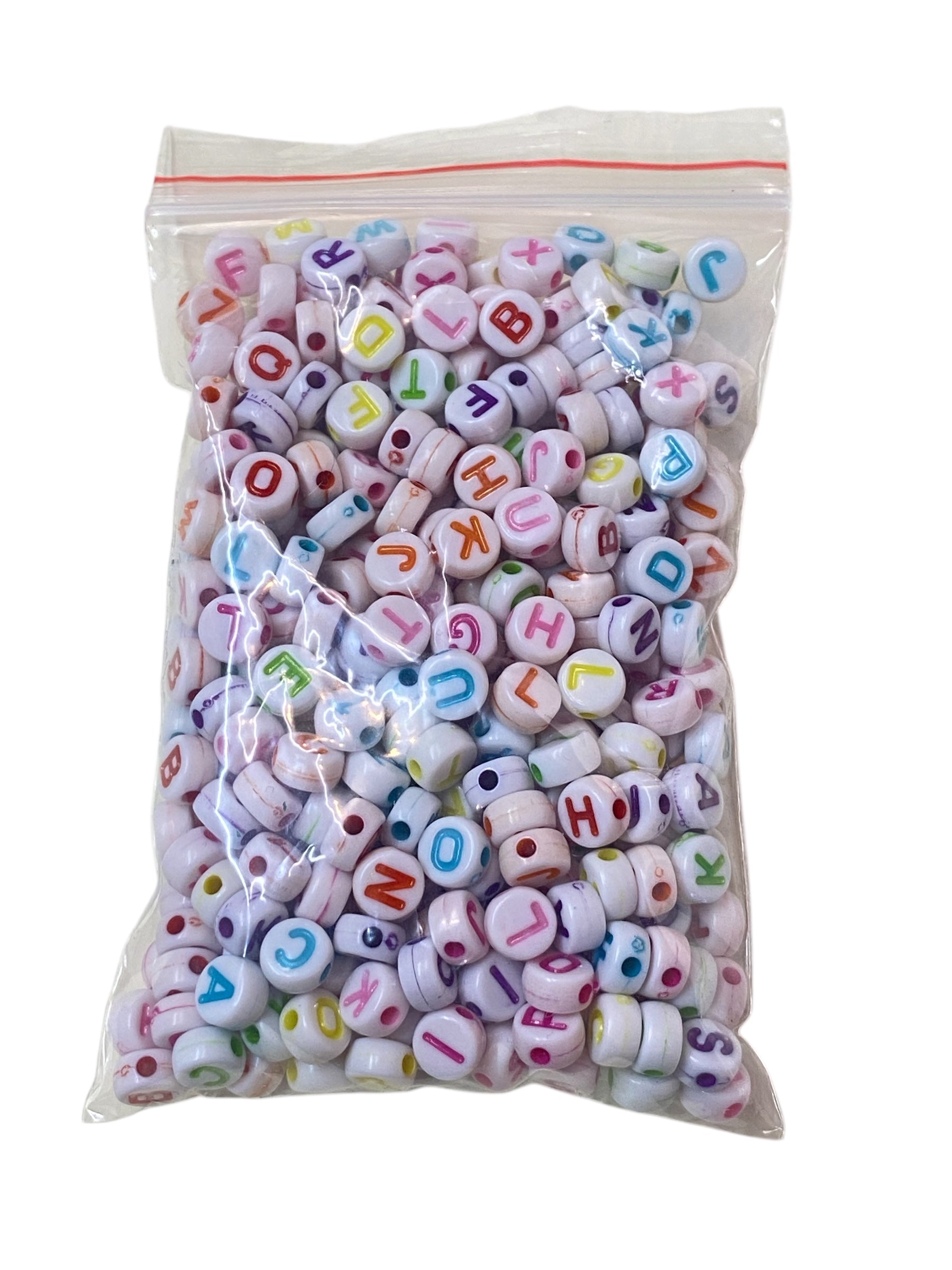 Cuentas de letras blancas con colores