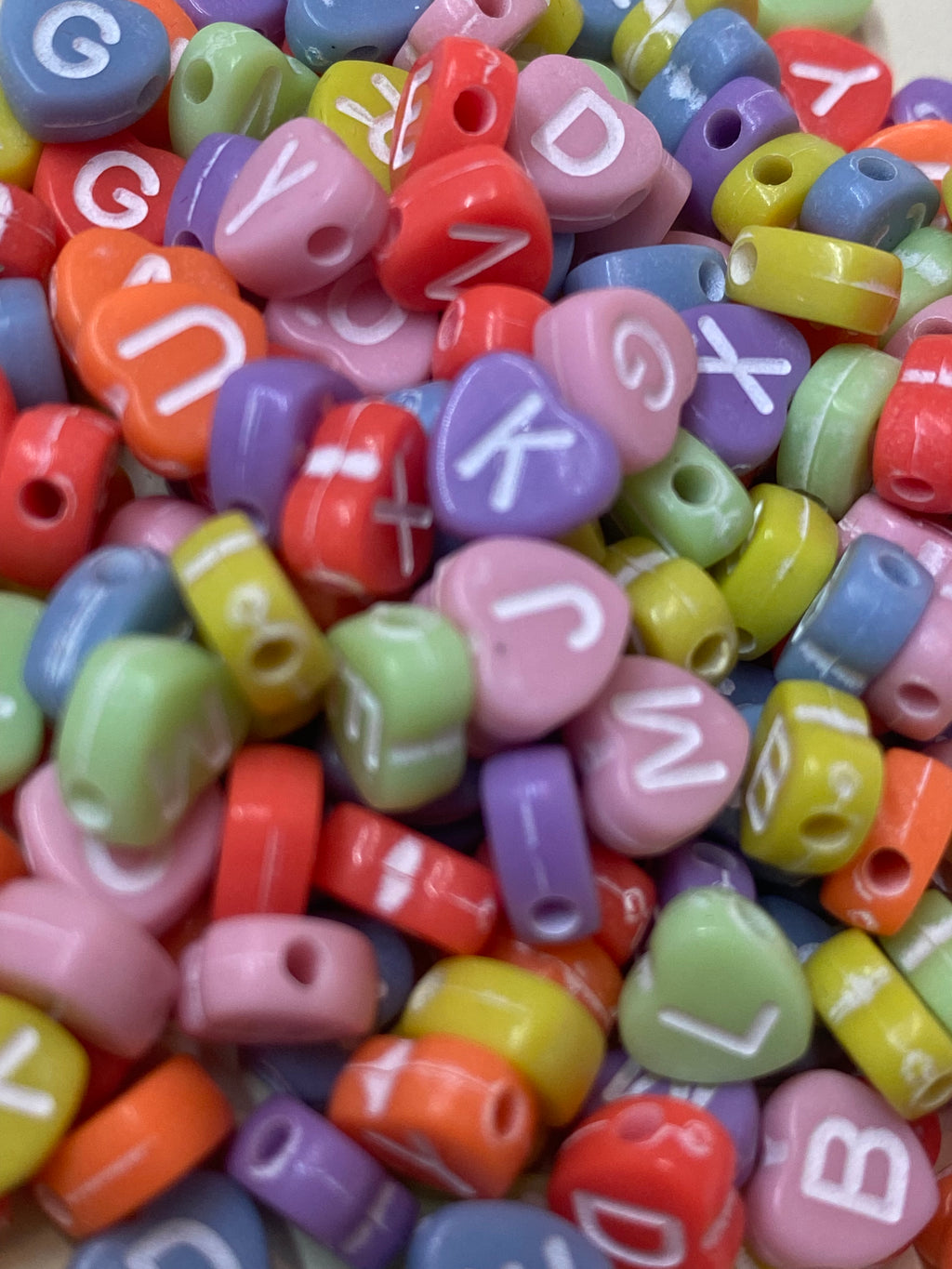 Cuentas de letras con forma de corazón